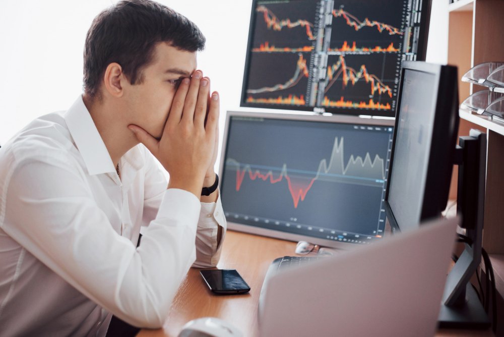 suspend saham
